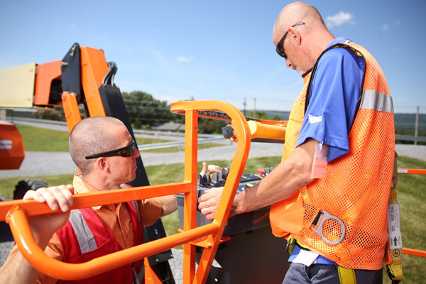 Five Strategies For Effective Workplace Safety Training | JLG